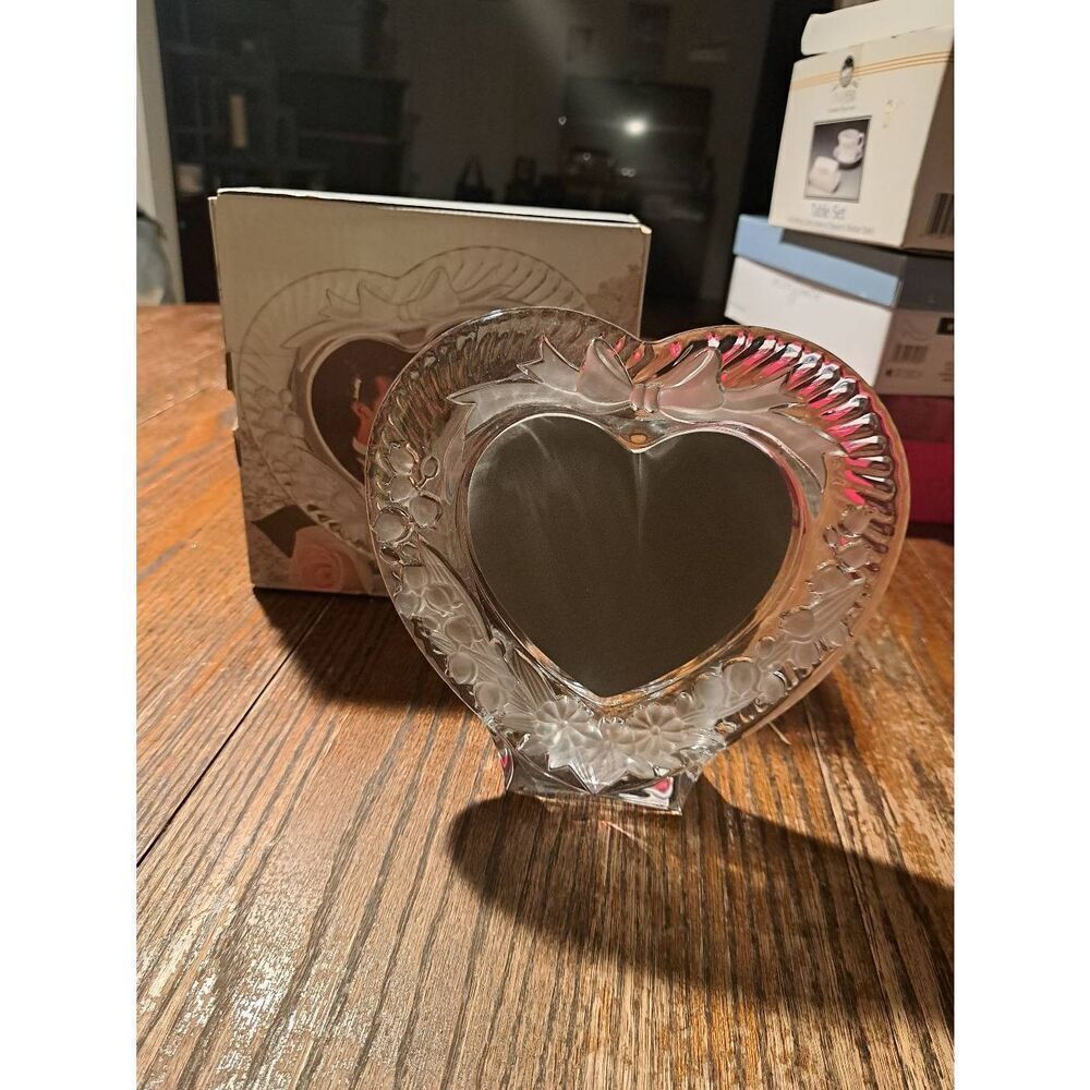 Vintage Home Beautiful Japan Heart Picture Frame Chiseled Heavy Glass Bow Flower